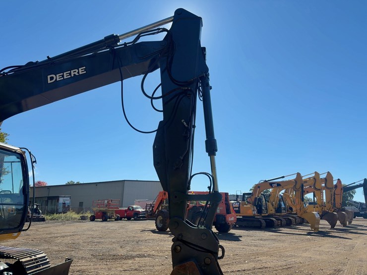 2010-deere-135d-image-10