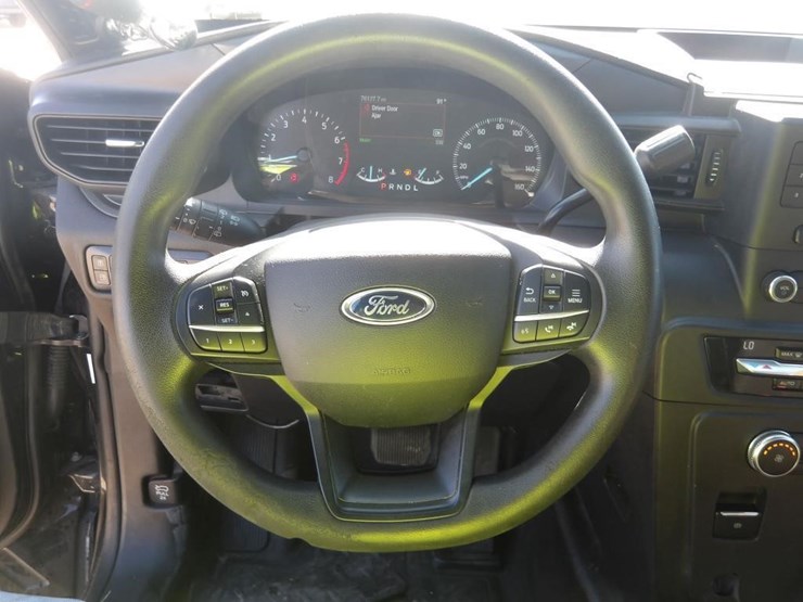 2021-ford-explorer-image-18