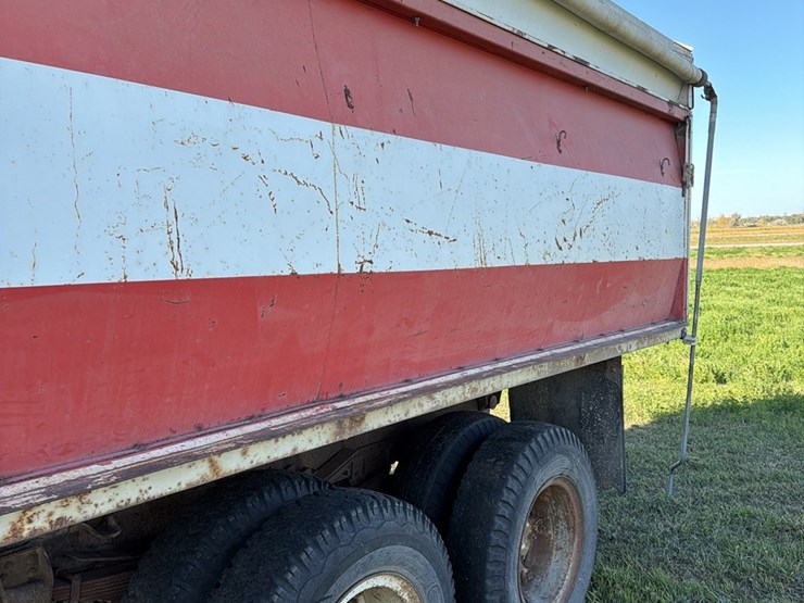 1973-tag-tandem-366-5+2,-motor-has-very-low-miles,-good-power,-roll-tarp,-truck-runs-and-operates-good-image-11
