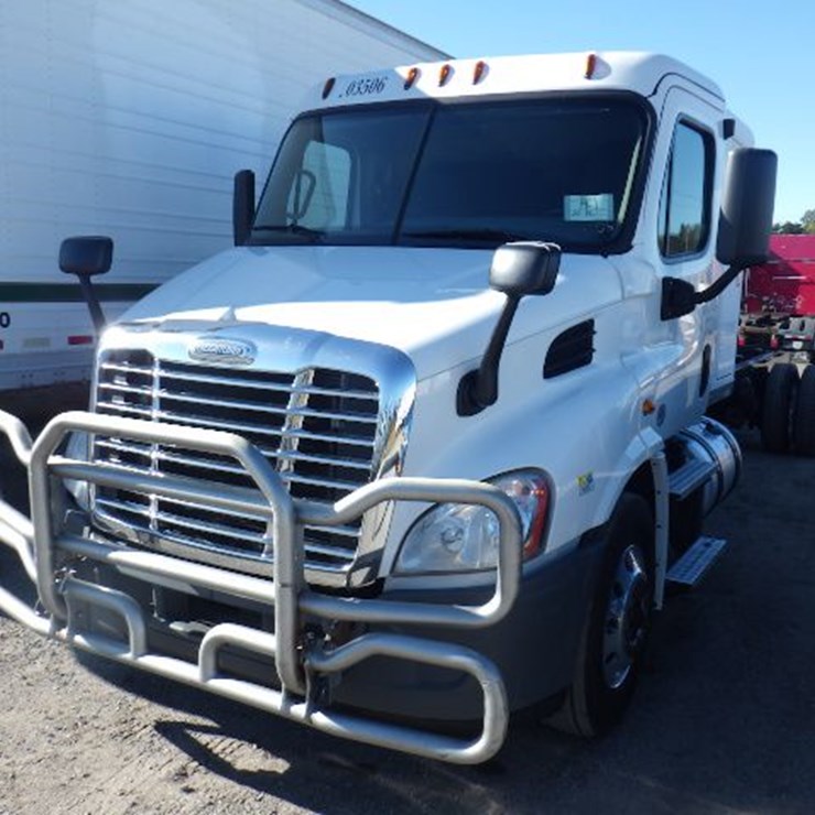 2020 FREIGHTLINER CASCADIA 113
