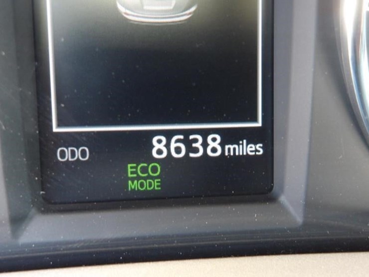 2016-toyota-rav4-xle-image-17