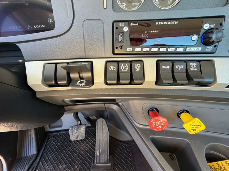 2024-kenworth-t880-image-44
