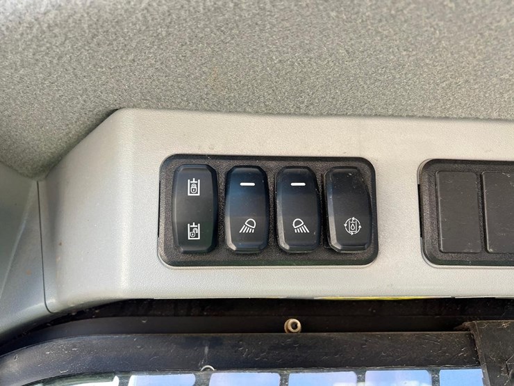 2019-caterpillar-259d3-image-22