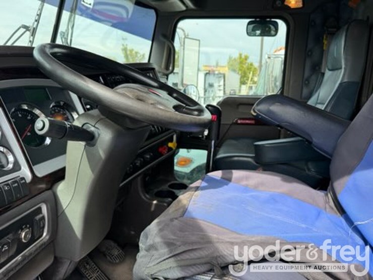 2015-kenworth-w900-image-10