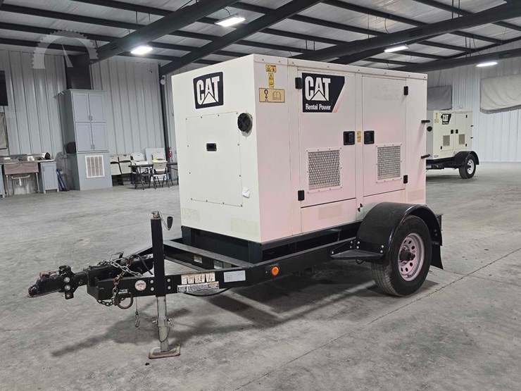 2015-caterpillar-xq30-8-image-3
