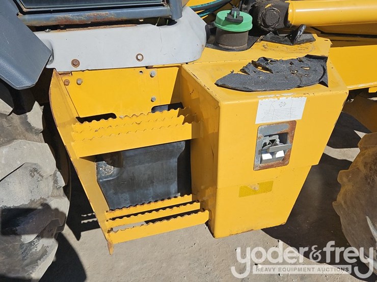 2018-deere-410l-image-32