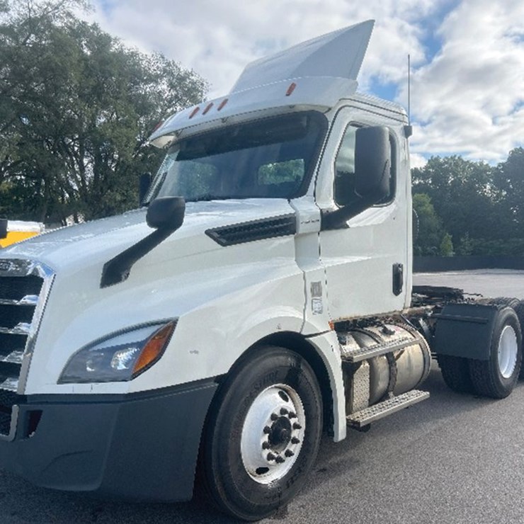 2019 FREIGHTLINER CASCADIA 126