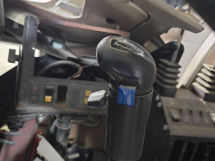2005-mack-granite-cv713-image-14