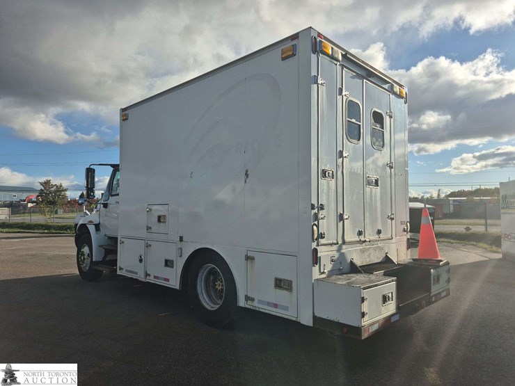 2009-international-durastar-4300-image-7