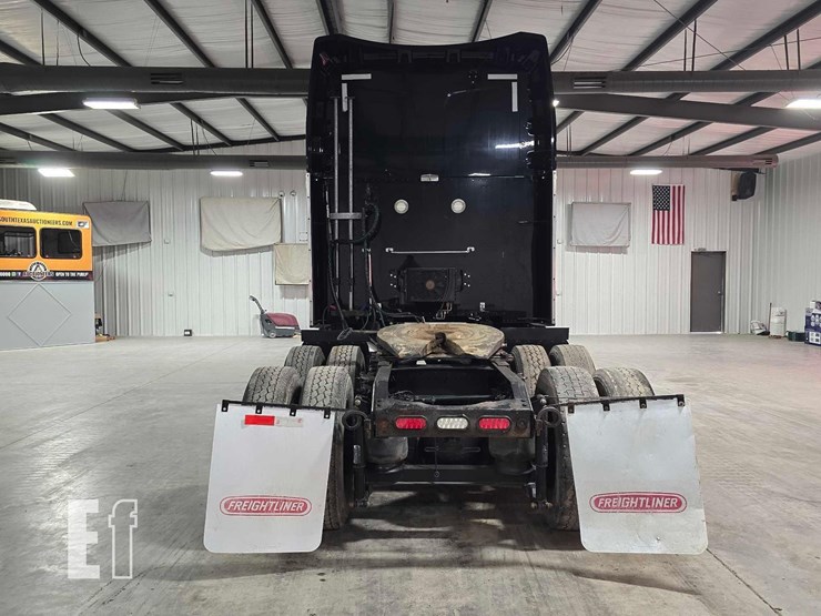 2021-peterbilt-579-image-8