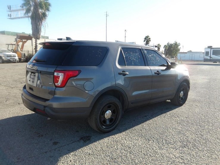 2018-ford-explorer-image-3