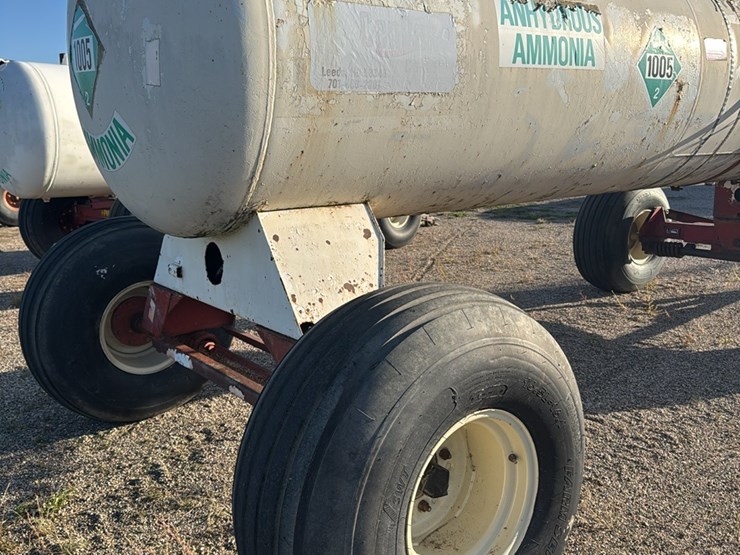 11-11-1450-gallon-nh3-tank,-16.5l--16.1-tires-image-10