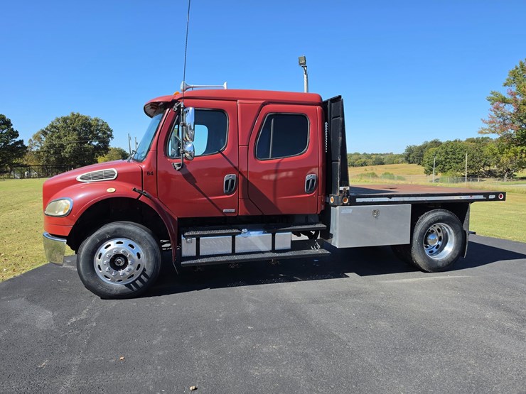 2007-freightliner-m2-106-image-4