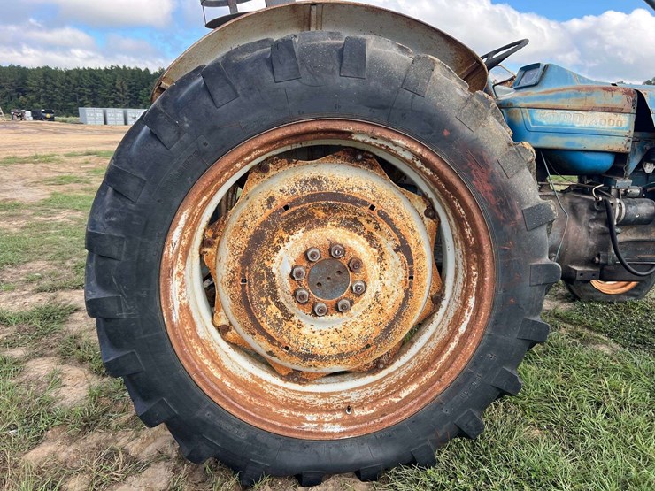 ford-4000-image-39
