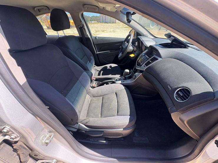 2012-chevrolet-cruz-4-door-sedan-(111,038-miles)-image-17