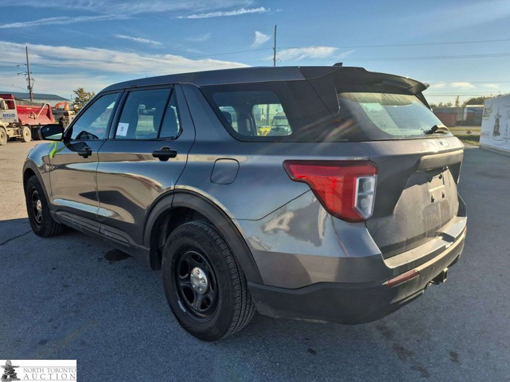 2020-ford-explorer-image-7