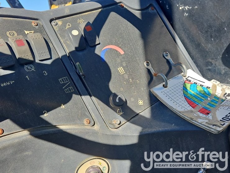 2014-caterpillar-tl1055c-image-18