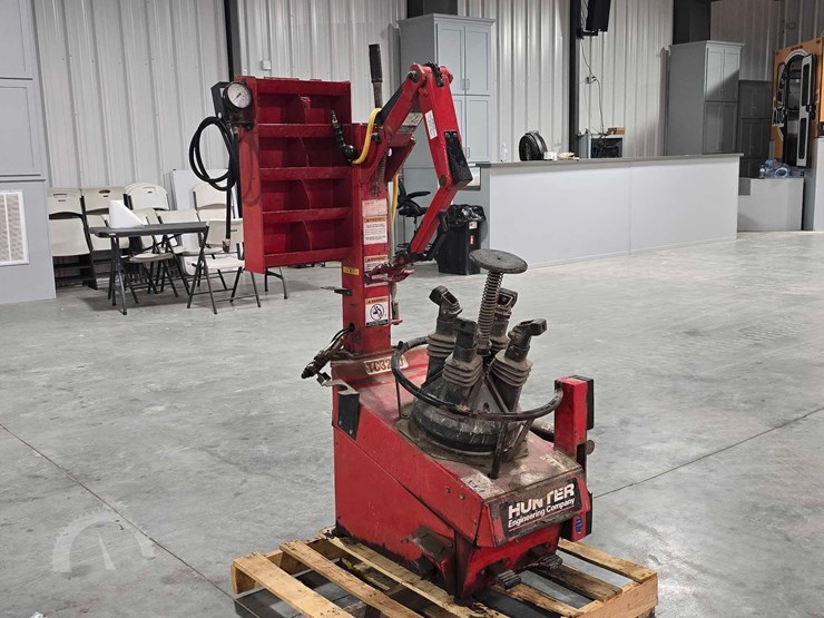 hunter-tc3250-table-less-pneumatic-tire-changer-image-2