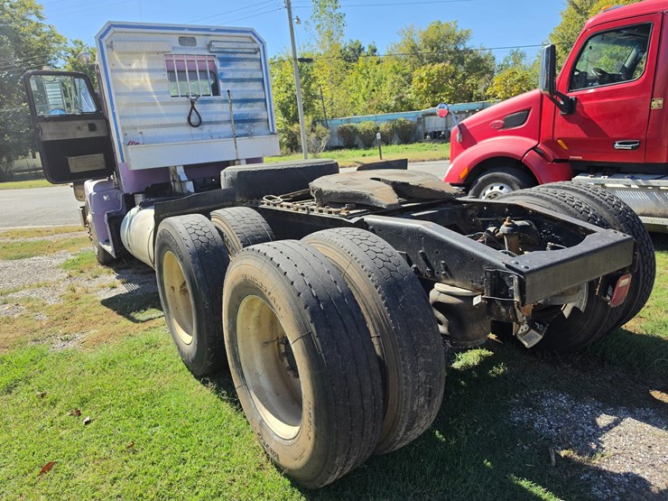 1996-peterbilt-377-image-58