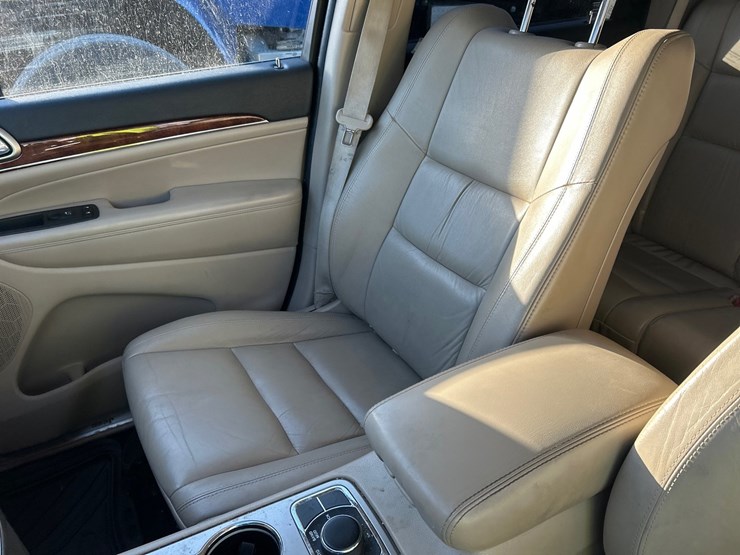 2012-jeep-grand-cherokee-image-47