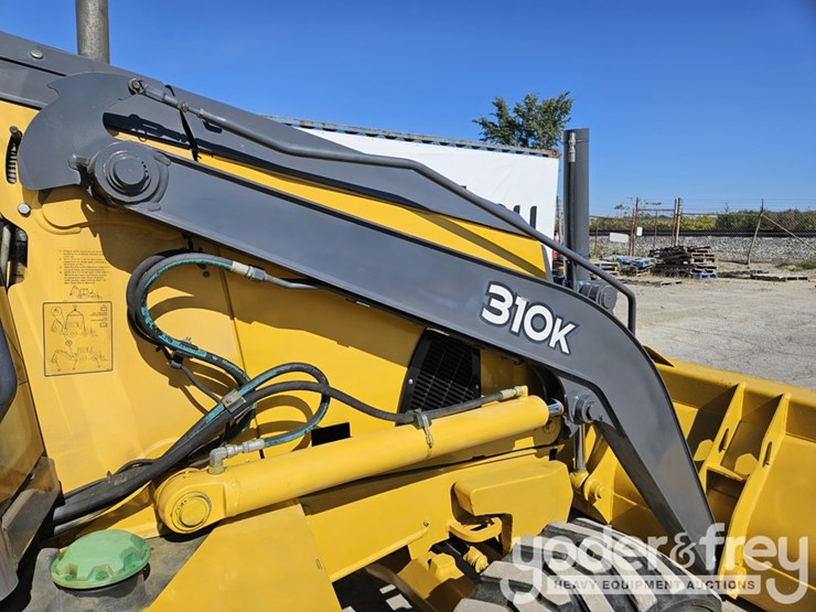 2013-deere-310k-image-36