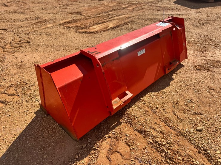 #8215-•-72”-quick-attach-kubota-bucket-image-2