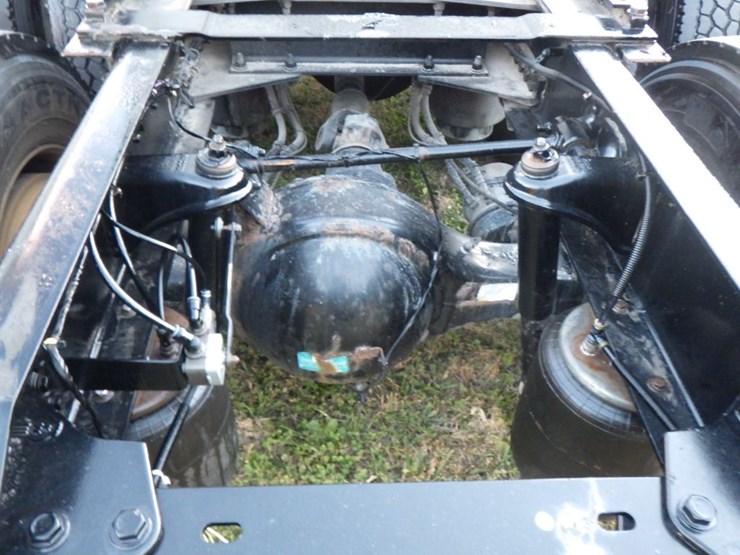 2022-kenworth-t680-image-10