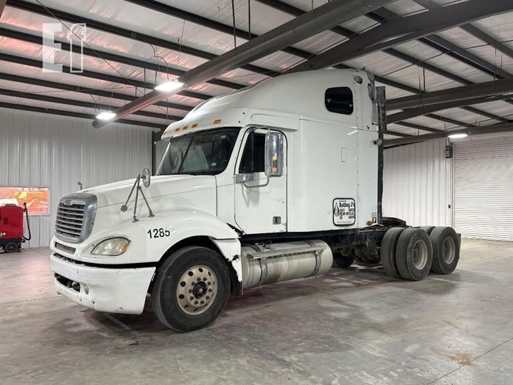 2007-freightliner-columbia-120-image-1
