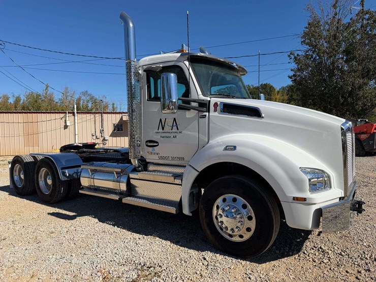 2024-kenworth-t880-image-3