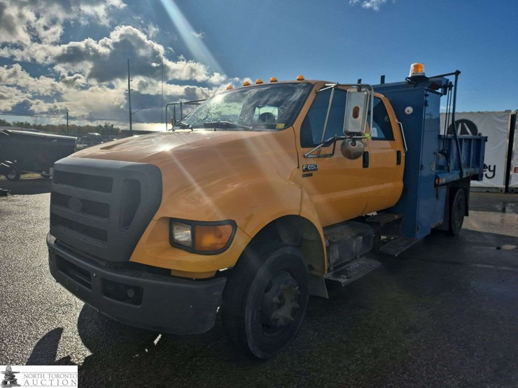 2010-ford-f650-image-1