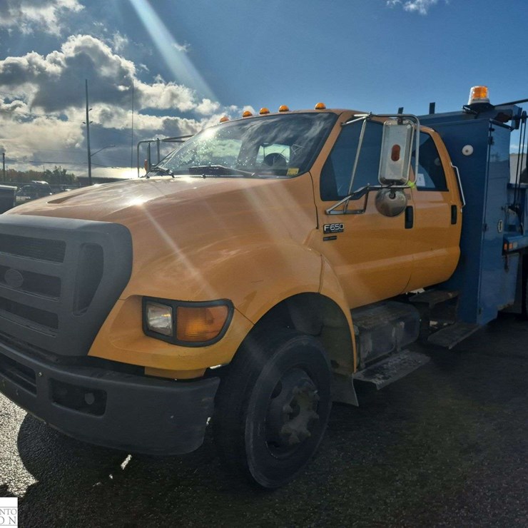 2010 FORD F650