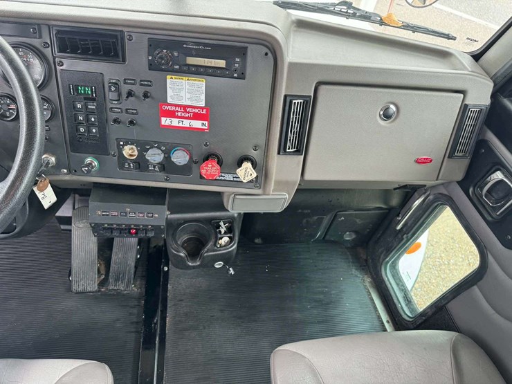 2009-peterbilt-340-image-49