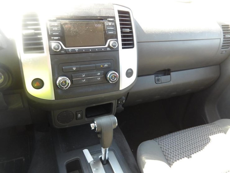 2018-nissan-frontier-sv-image-18