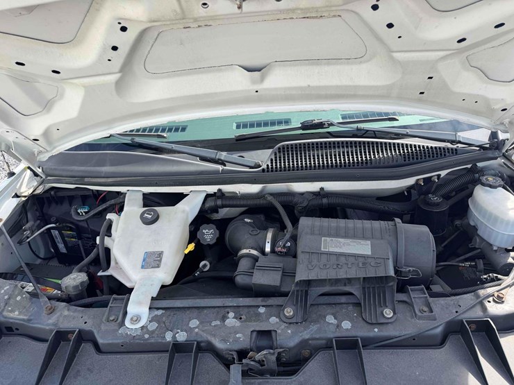 2010-chevrolet-cargo-van-image-15