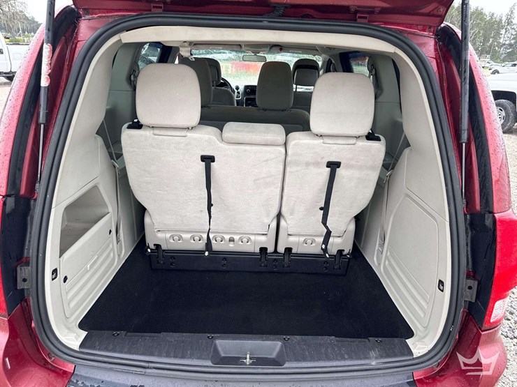 2014-dodge-grand-caravan-image-24