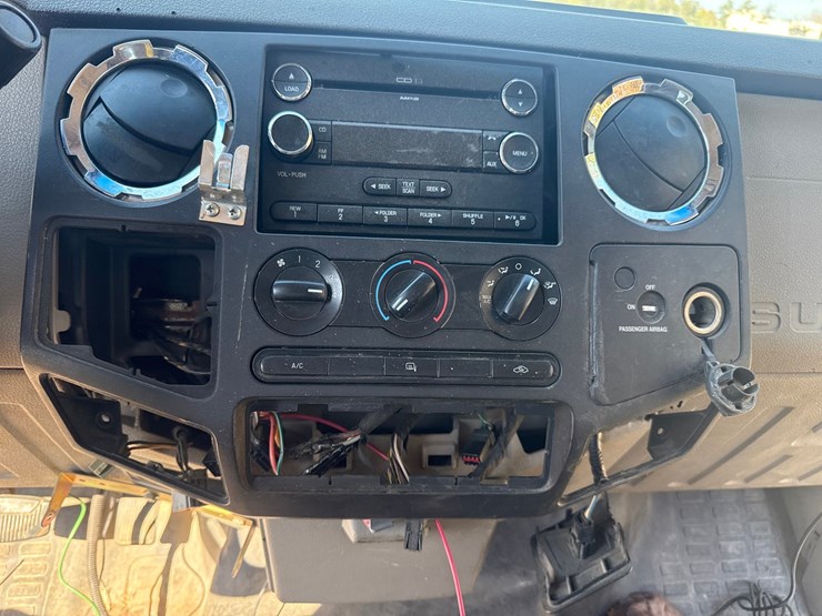 2010-ford-f550-xlt-image-13