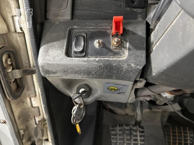 2007-freightliner-columbia-120-image-19