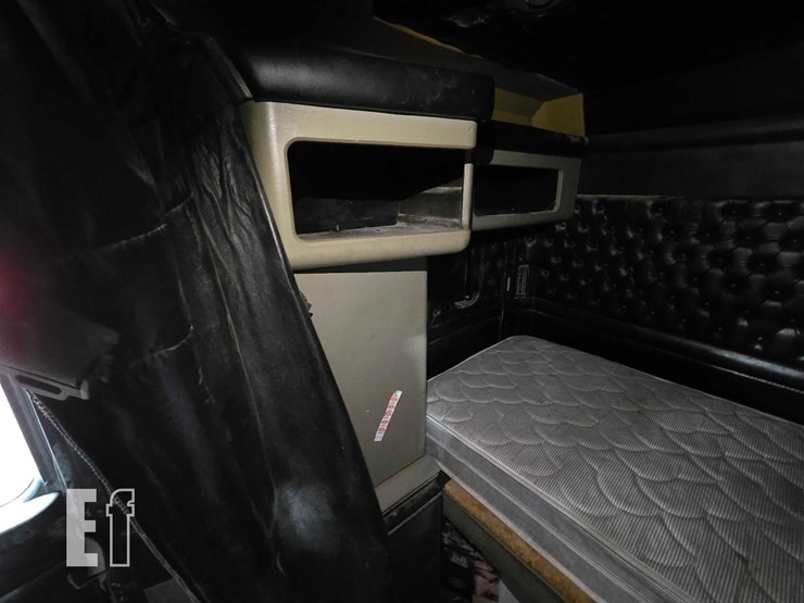 2000-kenworth-w900-image-17