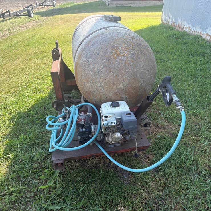3 pt water tank with pump and Honda engine to put out grass fires. Works great for burning ditches. Can be used in pickup box.
