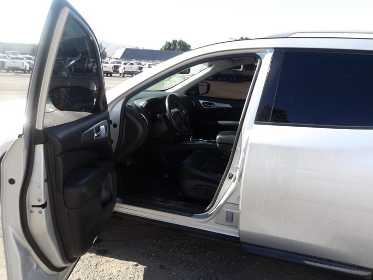 2019-nissan-pathfinder-sl-image-14