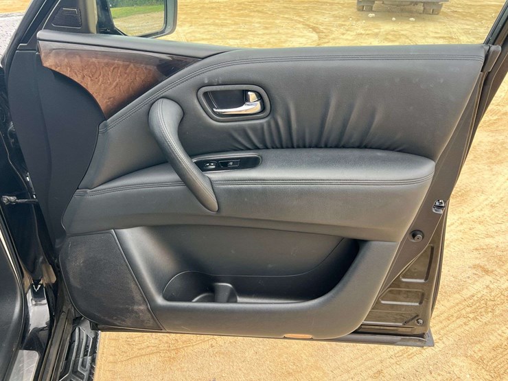 2012-infiniti-qx56-image-21