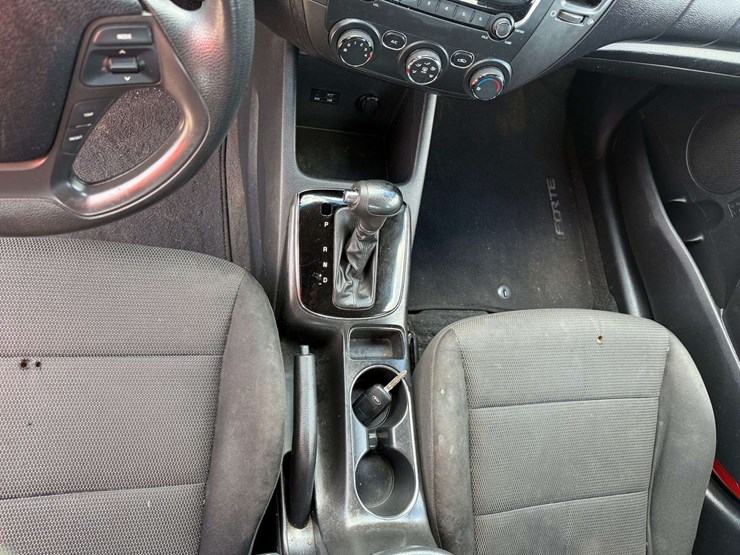 2017-kia-forte-4-door-sedan-(101,833-miles)-image-11