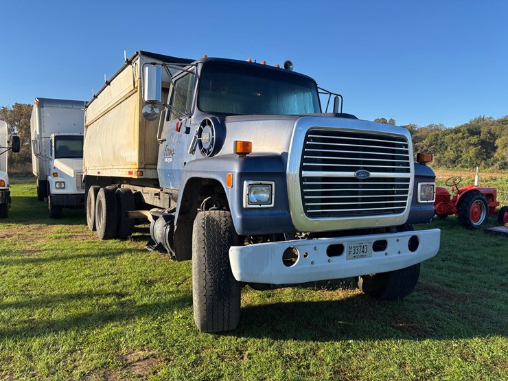 1982-ford-l9000-image-1