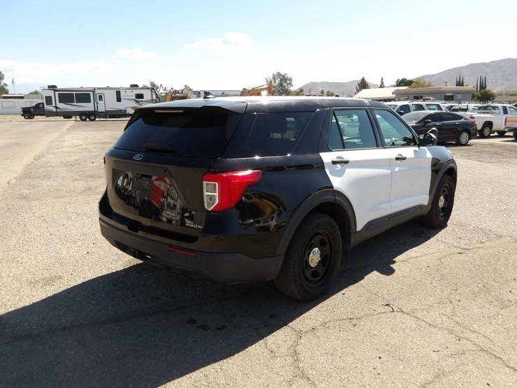 2020-ford-explorer-image-3