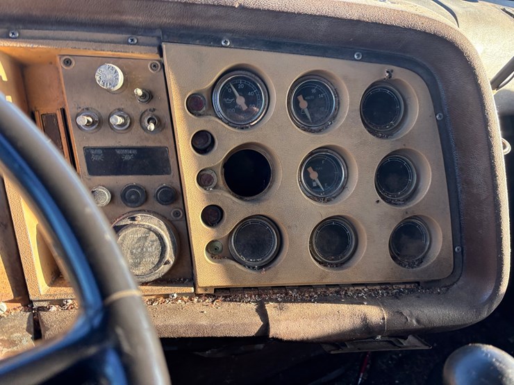 1982-ford-l9000-image-31