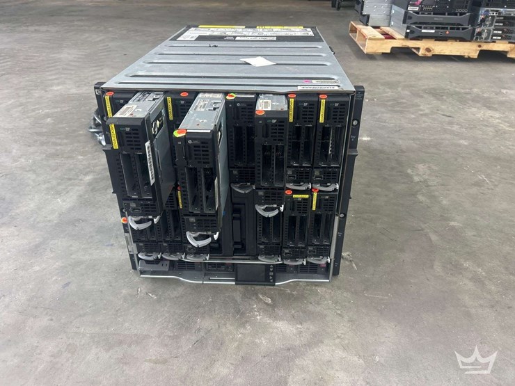 hp-blade-chassis-with-14-servers-image-5
