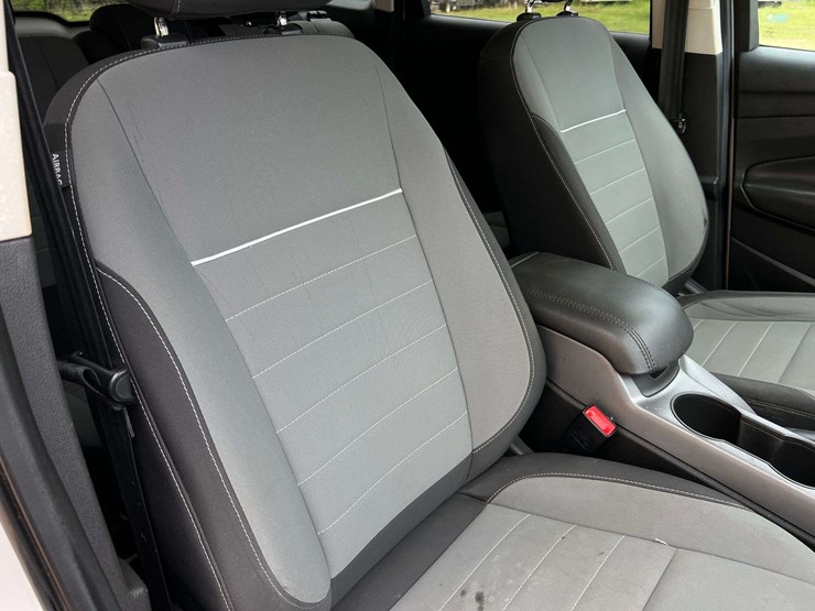 2014-ford-escape-se-image-31