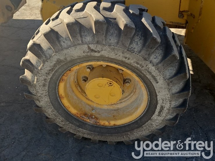 2018-deere-410l-image-13
