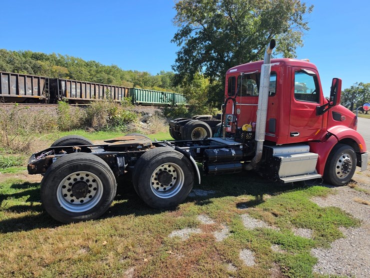 2014-peterbilt-579-image-9