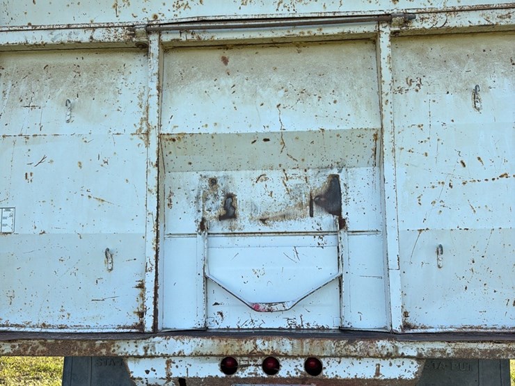1973-tag-tandem-366-5+2,-motor-has-very-low-miles,-good-power,-roll-tarp,-truck-runs-and-operates-good-image-26